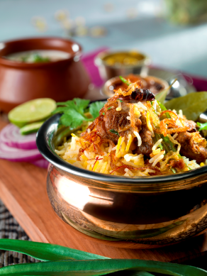 「皇雀印度餐廳」所提供的美膳佳餚貫穿南北印度，菜式包羅萬有，任君選擇。