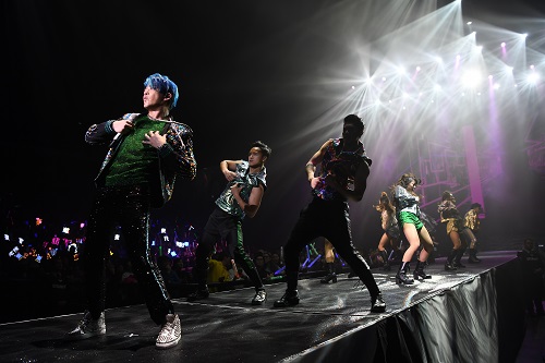 香港流行歌手陳曉東於澳門威尼斯人金光綜藝館舉行《陳曉東世界巡迴演唱會2018 澳門站》，為上千名歌迷帶來了難忘的體驗。 4