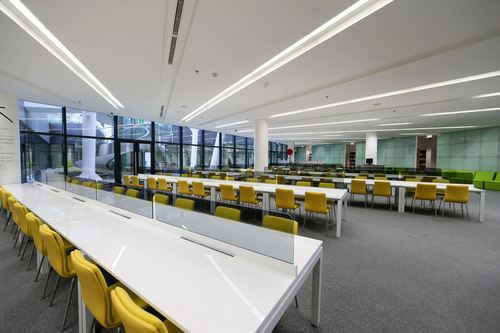氹仔圖書館是目前供市民可使用空間最大的公共圖書館