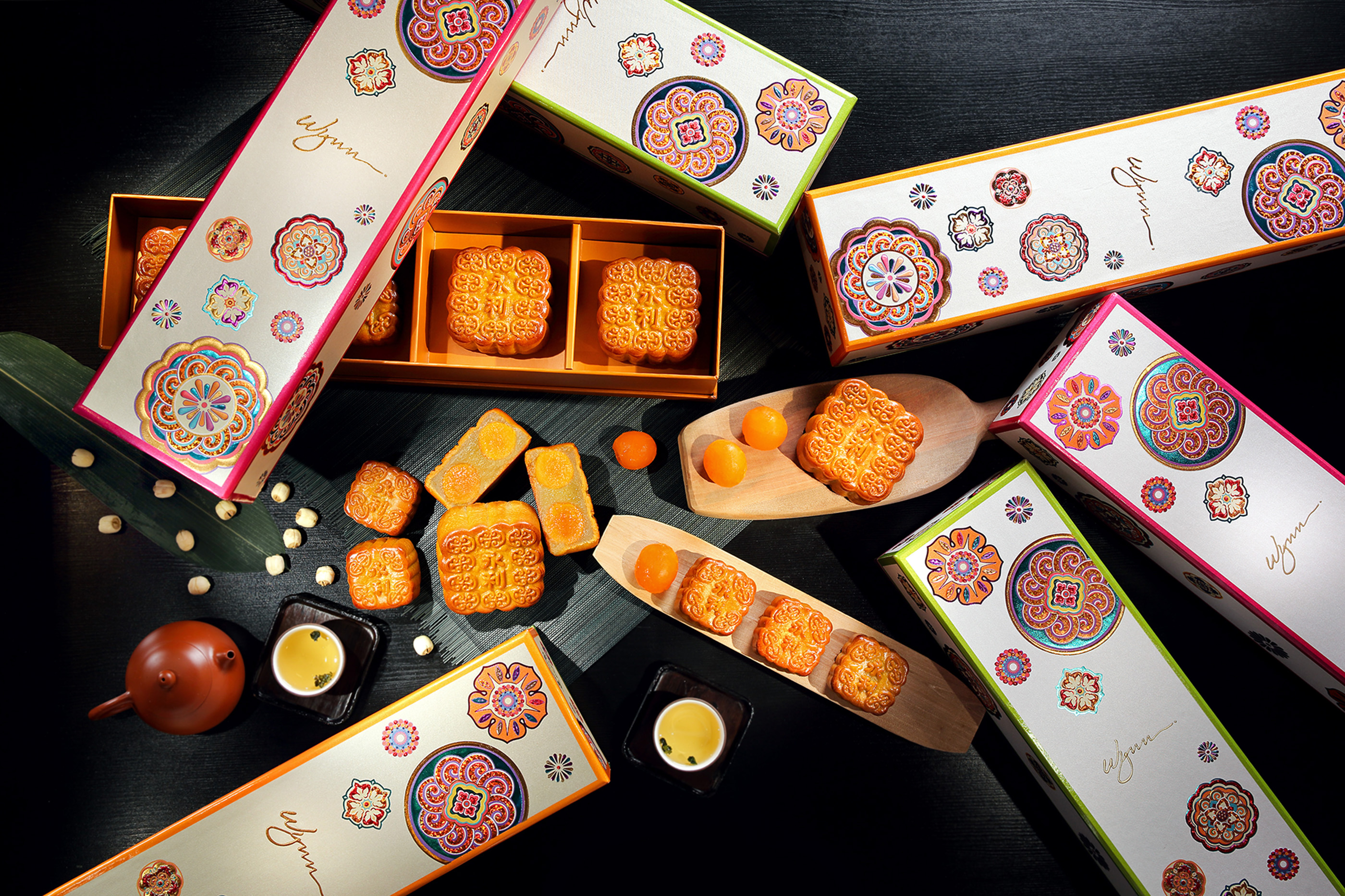 永利軒推出設計典雅時尚的精美月餅禮盒,為中秋帶來不一樣的視覺、味覺雙重享受。
