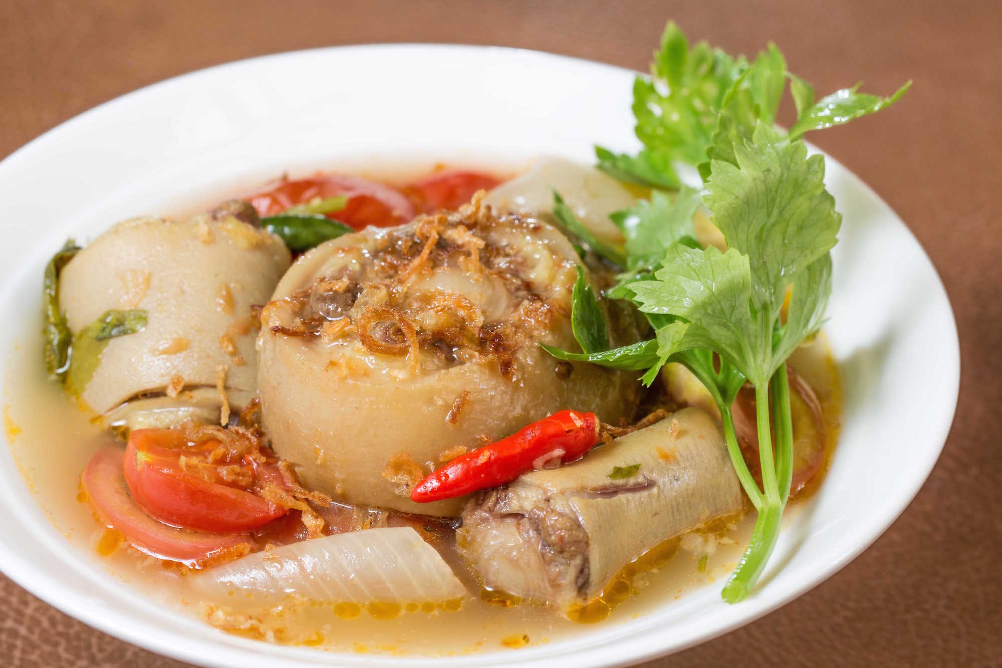 「印尼牛尾湯」帶著八角、豆蔻等的香味，再加上營養豐富的薯仔和紅蘿蔔，必然令人食指大動