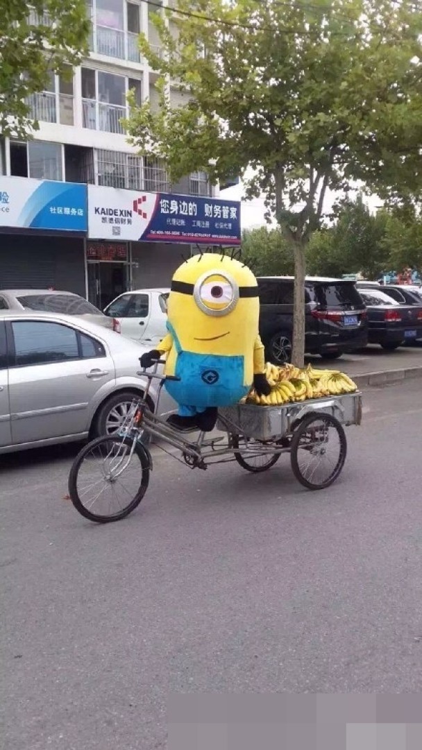 Minion駕著三輪車賣香蕉(網絡圖片)