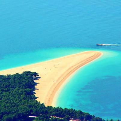 「克羅地亞。茲蘭特尼瑞特海灘」 這座近 550 公尺長的海灘一路延伸到大海之中