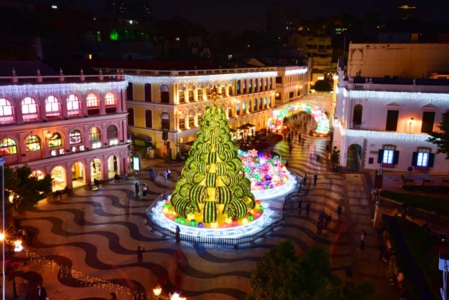 巨型聖誕樹及聖誕裝飾 @澳門議事亭前地 (夜間版)
