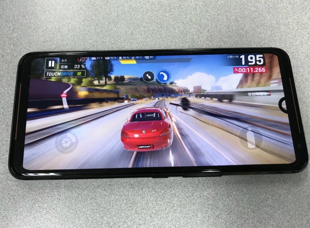 ROG Phone 2 手機打機時的遊戲情景