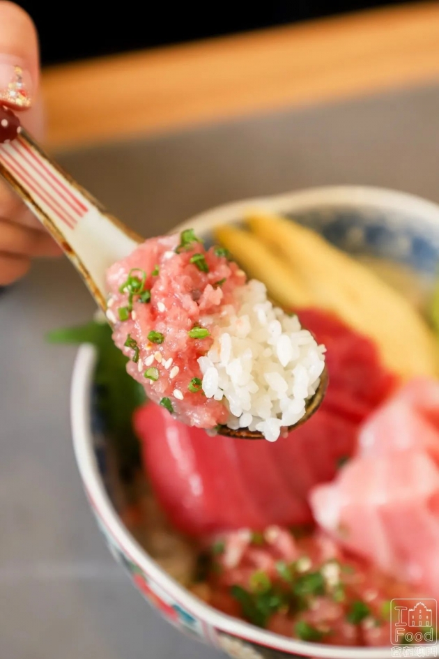 三葉上質刺身丼料理 - 吞拿魚泥與米飯